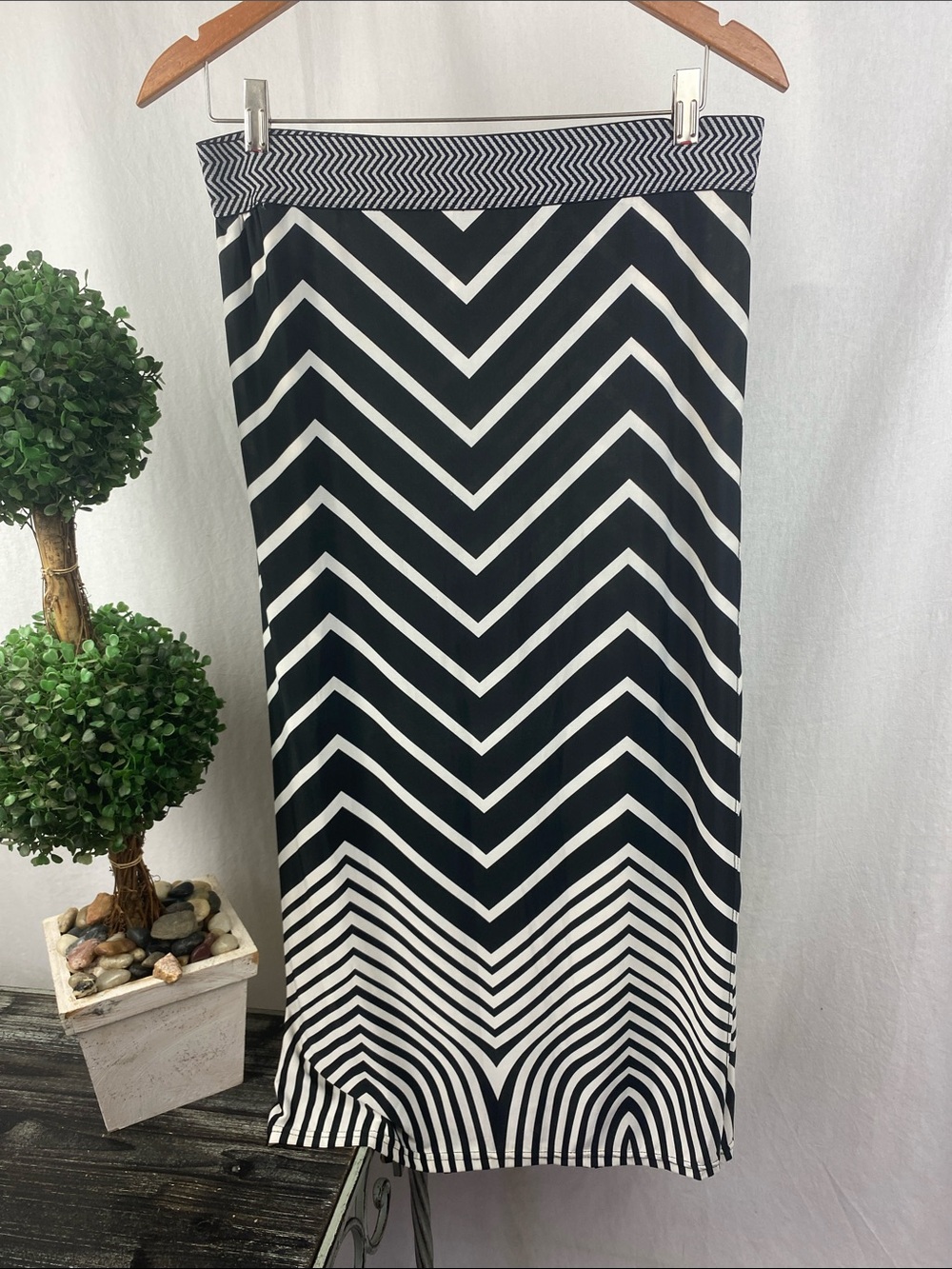 Metro Wear Black & White Striped Print Long Maxi Dress L